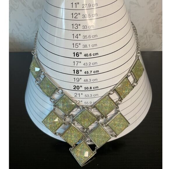 Jennifer Lopez Vintage Inspired Silver Chain Geometric Green Glitter Necklace - Picture 2 of 5